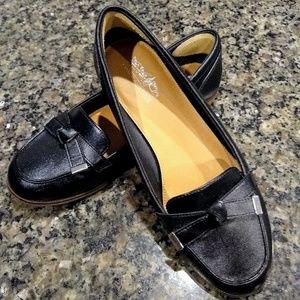 Black Bow Loafer EUC